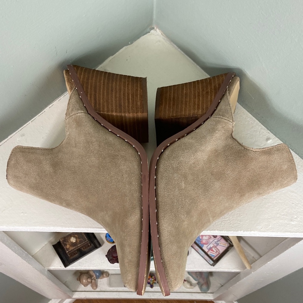 Chinese Laundry Suede Leather Tan Women's Mules Booties Block Heels 9.5 - Picture 11 of 13